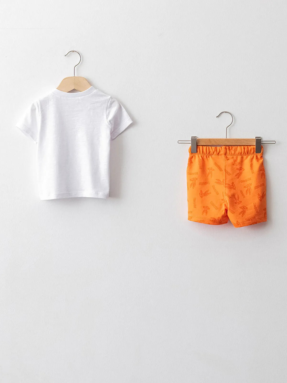 LC WAIKIKI Short Sleeve Bugs Bunny Printed Boy Baby T-shirt and Shorts